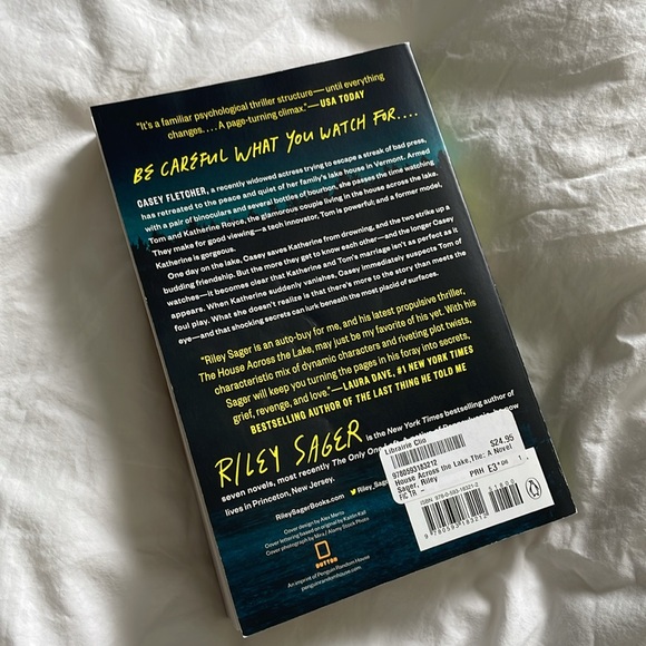 The House Across The Lake - Riley Sager - Picture 2 of 2